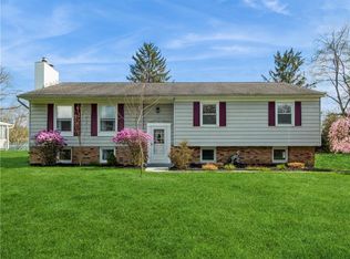 82 Round Hill Rd, Poughkeepsie, NY 12603