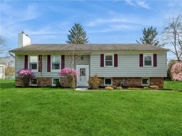 82 Round Hill Road, Poughkeepsie, NY 12603