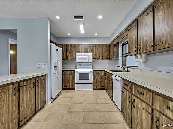 3rd image of 3535 E Foxwood Ct