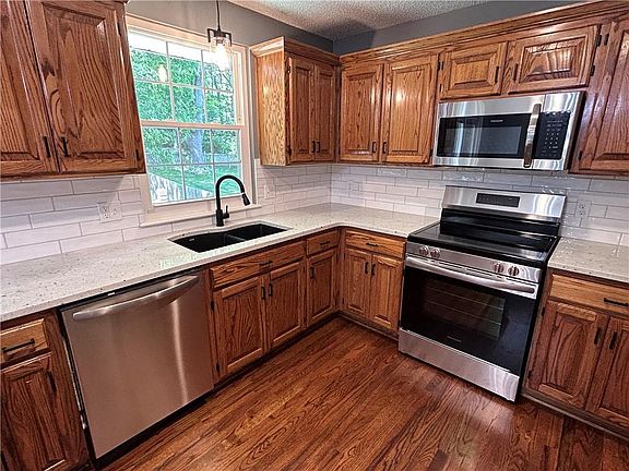 4th image of 4505 NW Pennington Ln