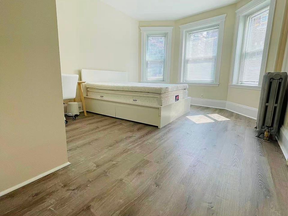 1st image of 158 Kelton St APT 2