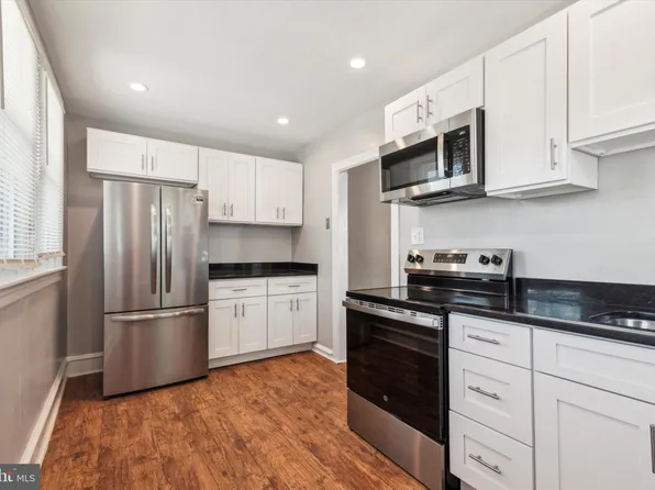 335 Darby Ter, Darby, PA 19023