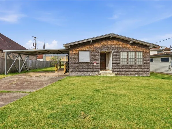 2126 7th St, Port Neches, TX 77651