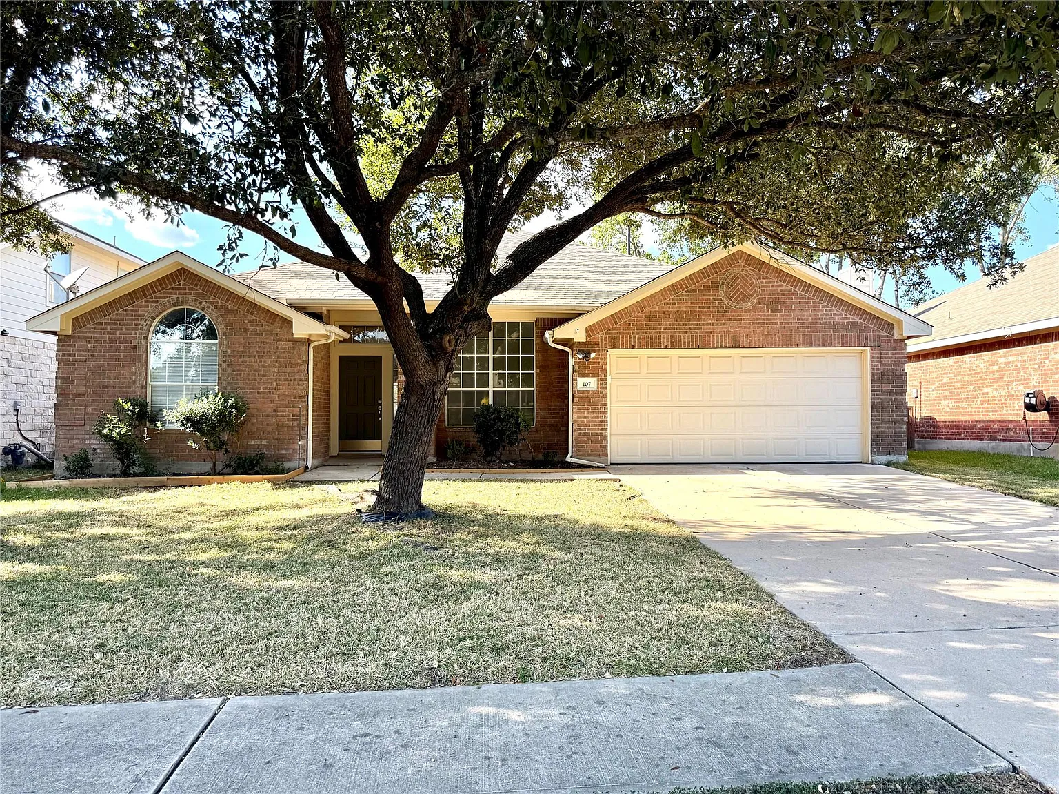 3 bed, 2.0 bath, 1809 sqft, $2,000 — Photo 1