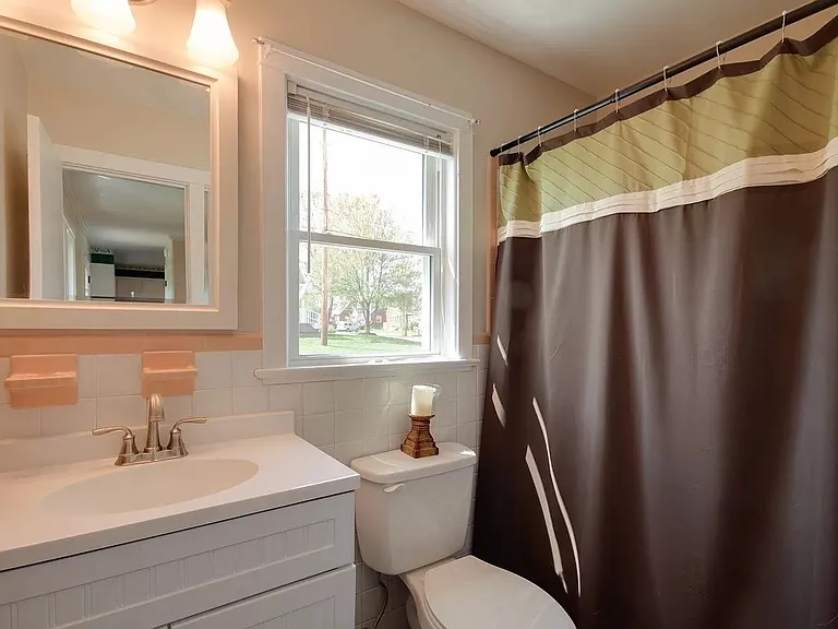 402 Lee Ave — Photo 18