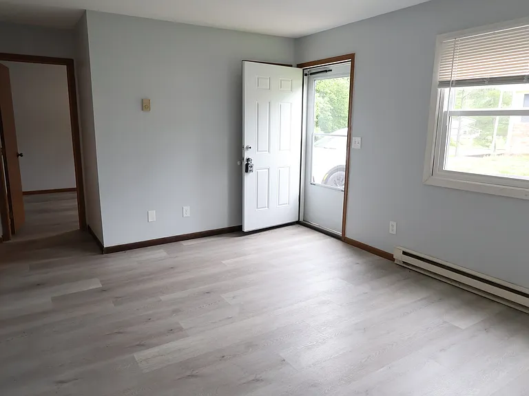 450 Greensburg St — Photo 6