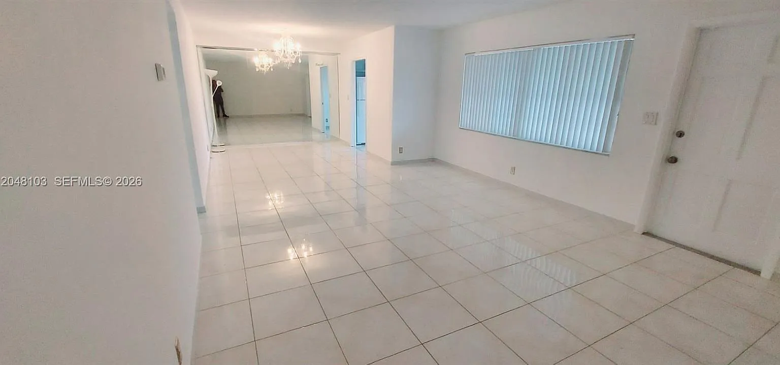 Eldorado Plaza West Condo — Photo 3