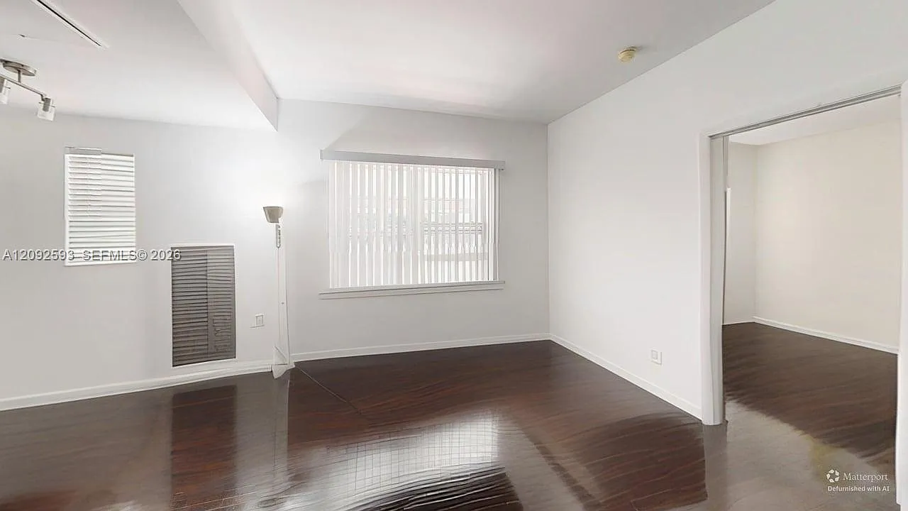 The Ruskin Condo — Photo 3