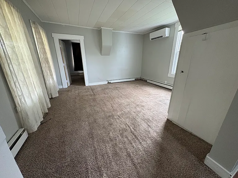 307 W South St — Photo 15