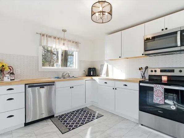 394 Highland Avenue, Gardiner, ME 04345