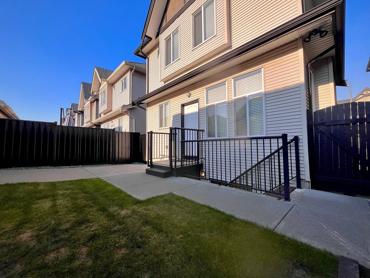 211a St, Langley — Photo 1