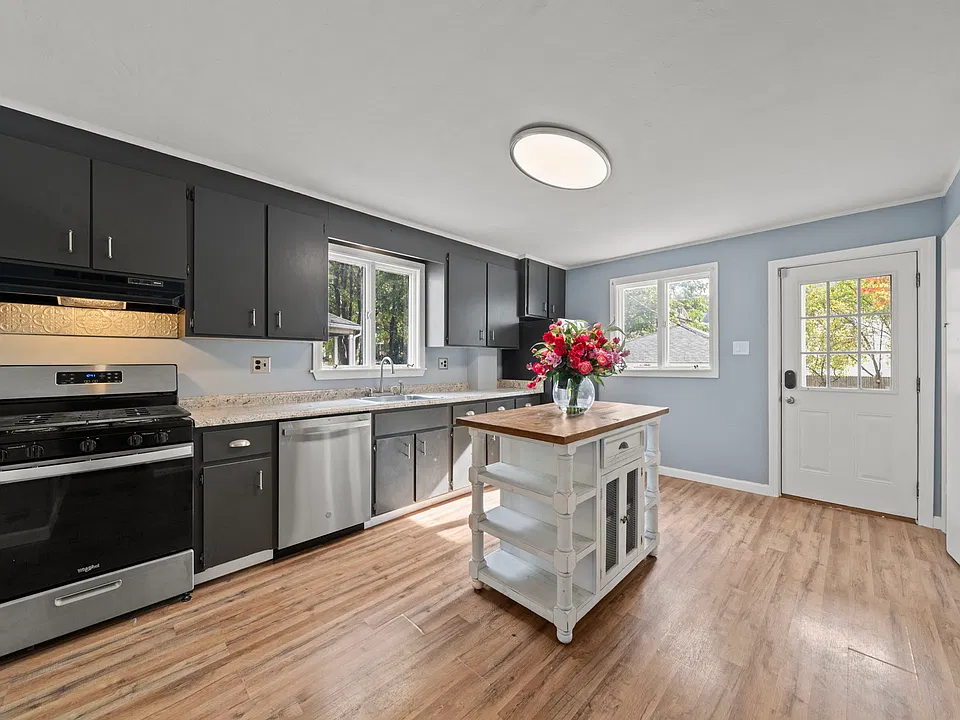 50 Bainbridge St #1