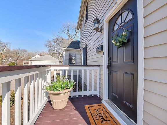 3rd image of 609 E Liberty Dr
