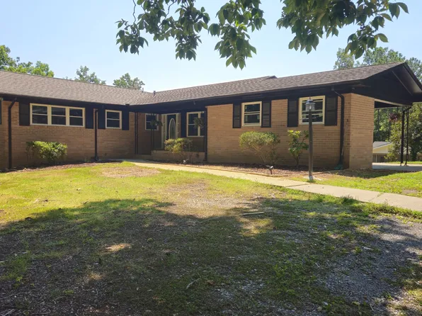 1305 Dana Dr, Dalton, GA 30720