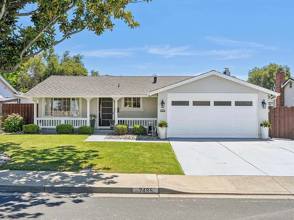 2485 Medallion Dr