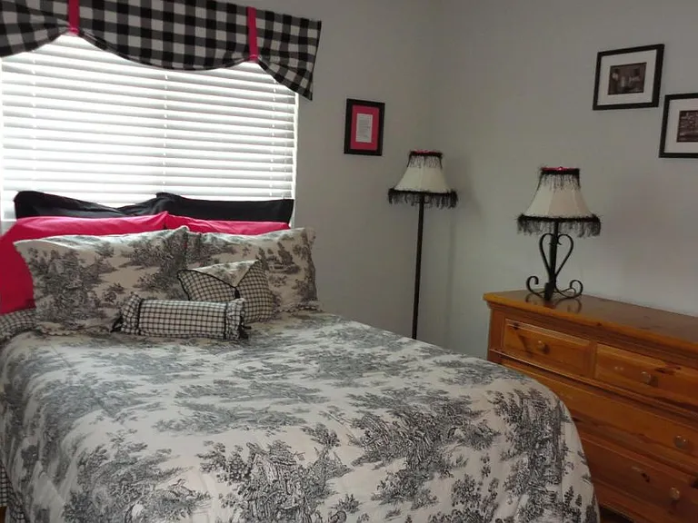 2nd bedroom