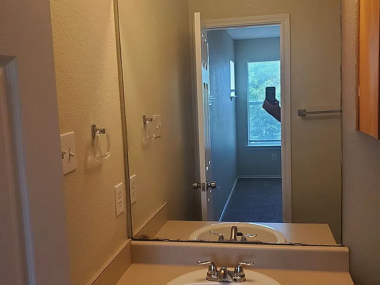 14001 Cambourne Dr — Photo 30
