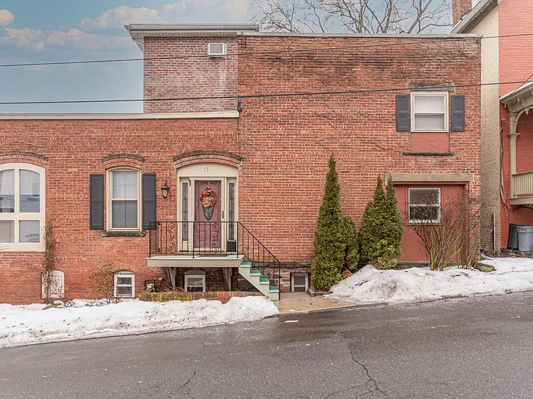 15 Ravine St — Photo 16