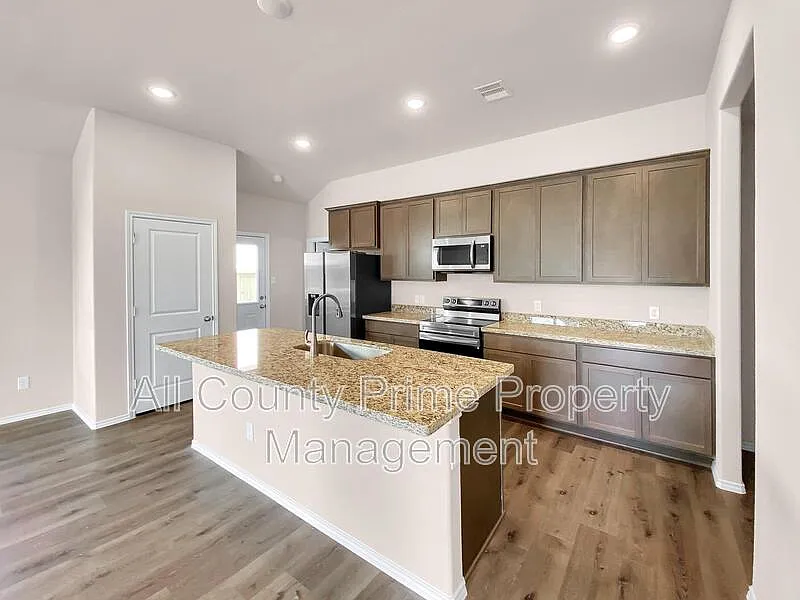 3 bed, 2.0 bath, 1525 sqft, $1,850 — Photo 4