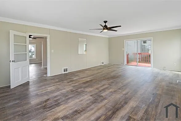 1114 Roslyn Ave — Photo 8