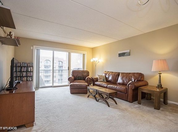 5th image of 370 Western Ave #610