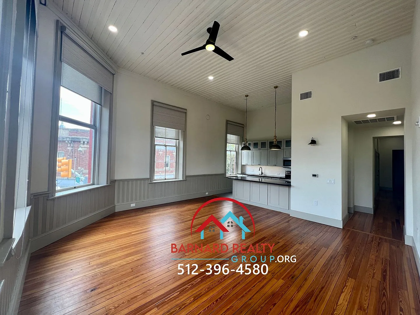 Apartment in Downtown Seguin that Overlooks the Square — Photo 3