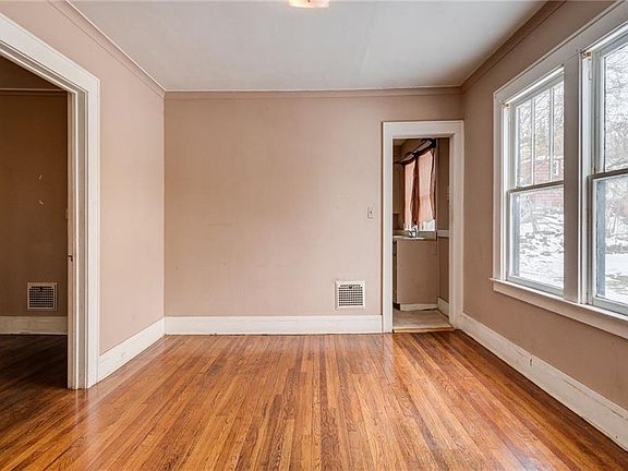5th image of 182 Clyde Ave #84