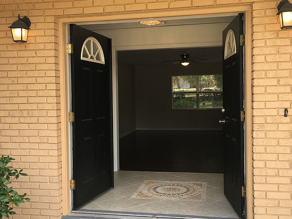 2nd image of 820 Clifford Ave