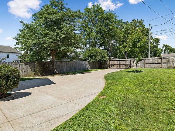 3rd image of 706 47th Ave N