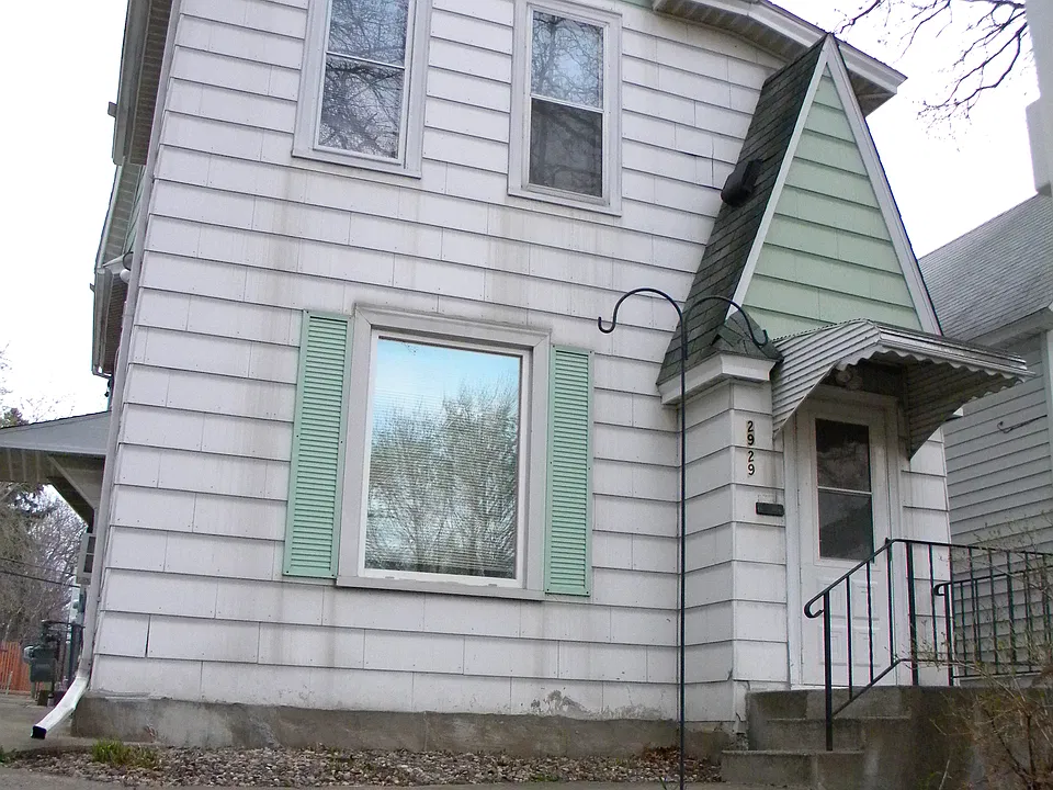 2929 Fillmore St NE #1
