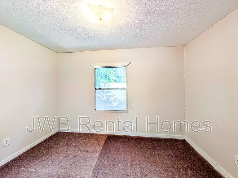 3933 Boulevard #2 — Photo 7