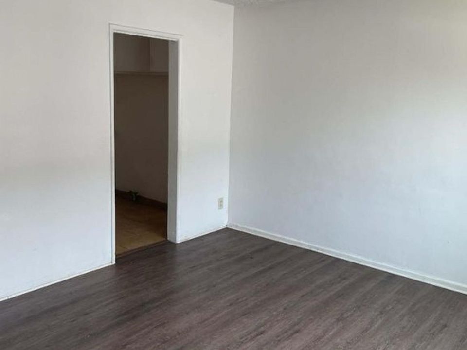 2nd image of 1709 N Largo Ave #C