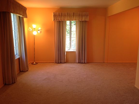 2nd image of 542 E Fox Hills Dr