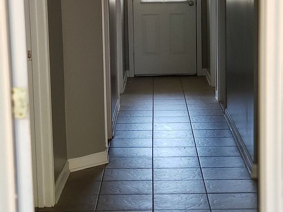 Hallway deom jitch to bedrooms