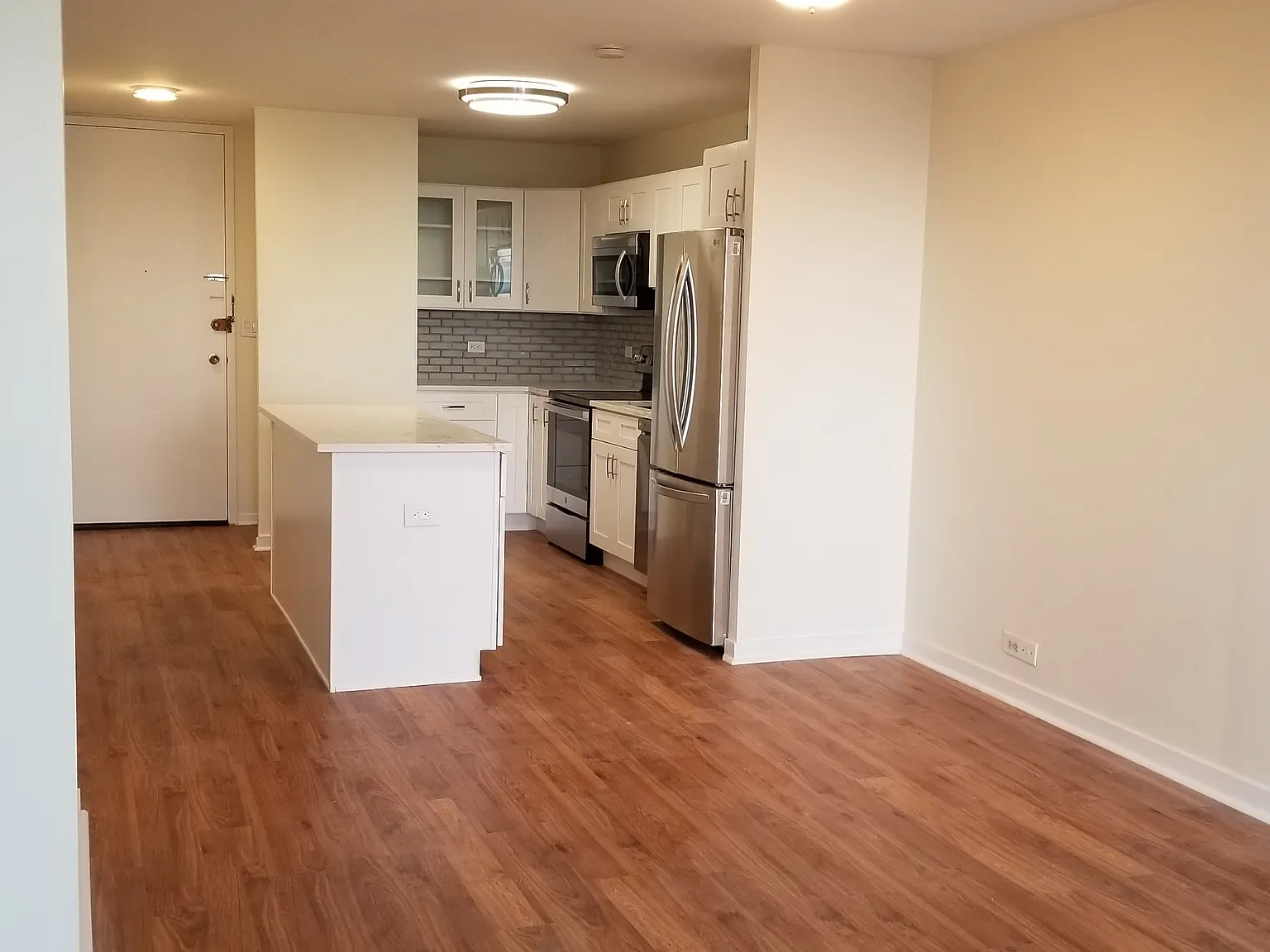 1660 N La Salle Drive — Photo 2