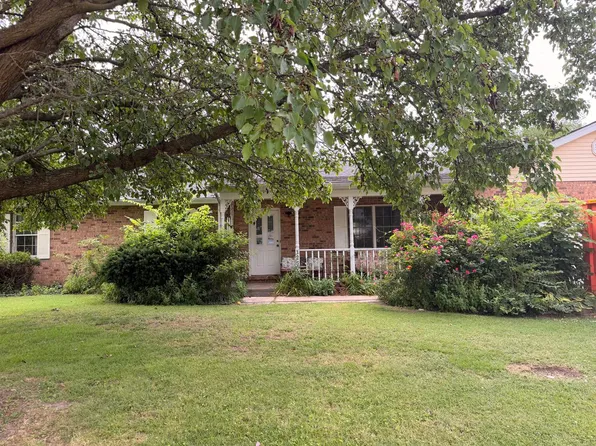 1250 Larkspur Dr, Mascoutah, IL 62258