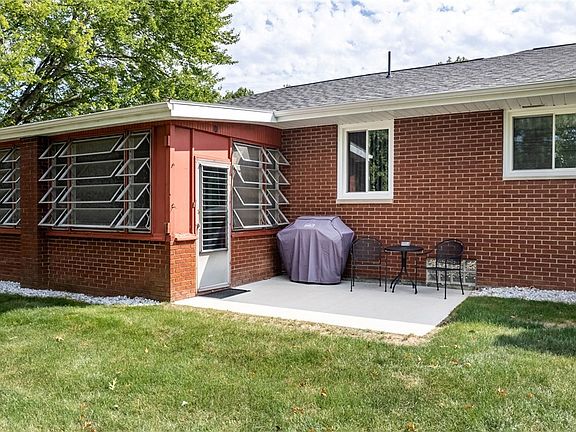 5th image of 2248 Edgewood Dr
