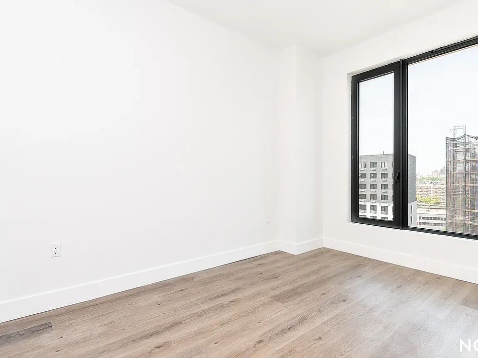 322 Grand Concourse #912
