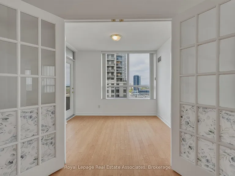 25 Kingsbridge Garden Cir #2424 — Photo 12
