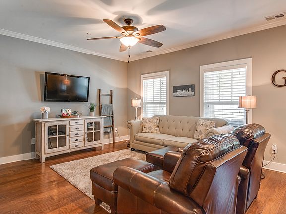 5th image of 604 Cobert Ln