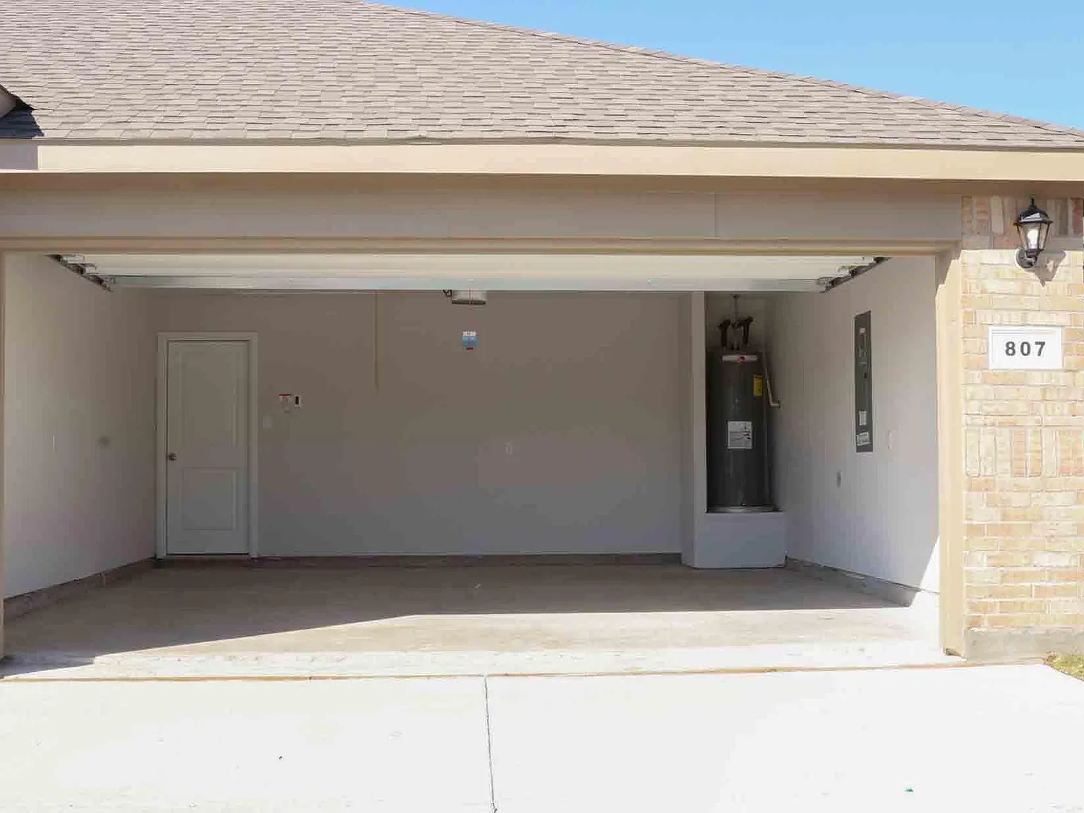 4 bed, 1875 sqft, $2,350 — Photo 2