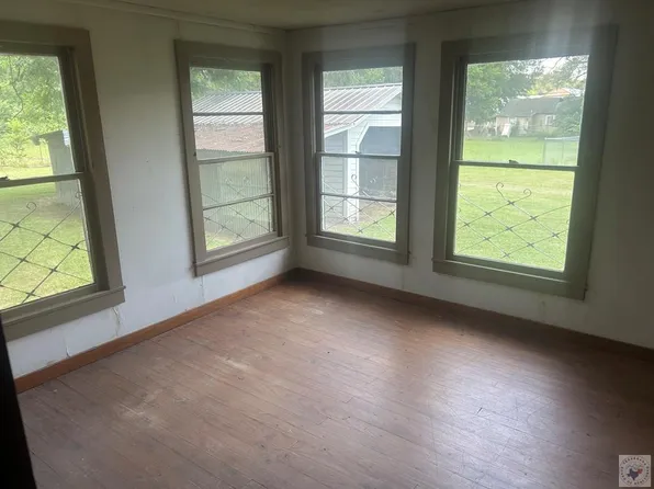 346 Ash St, Maud, TX 75567