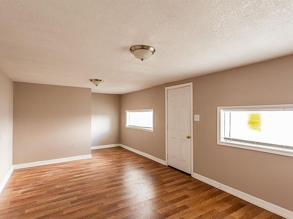 4th image of 1107 Clinton Dr