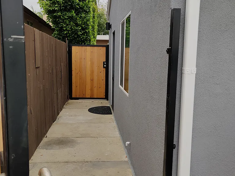 16915 Hartland St — Photo 20