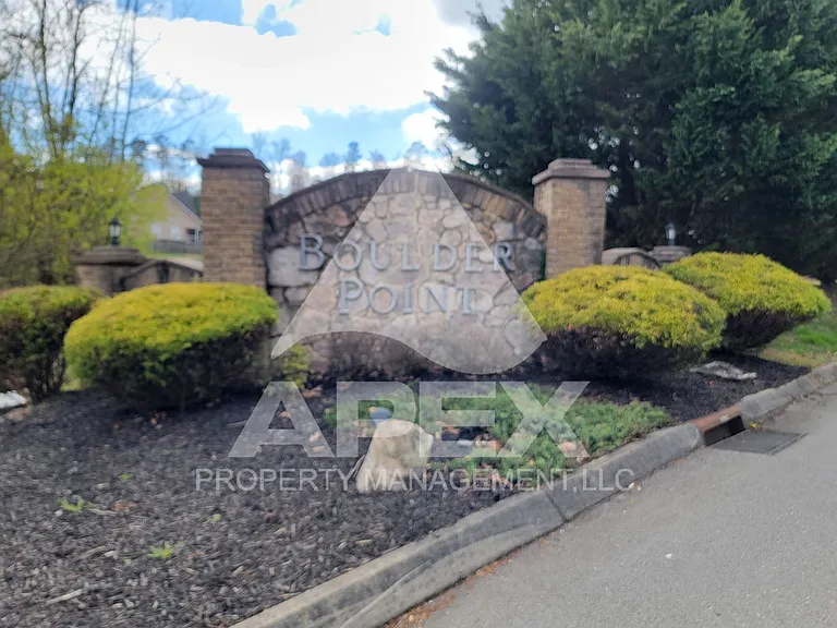 8029 Poplar Grove Ln — Photo 29