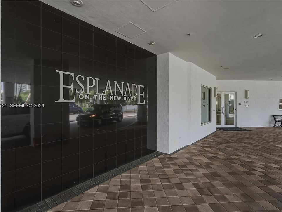 1st image of 401 SW 4th Ave APT 1700