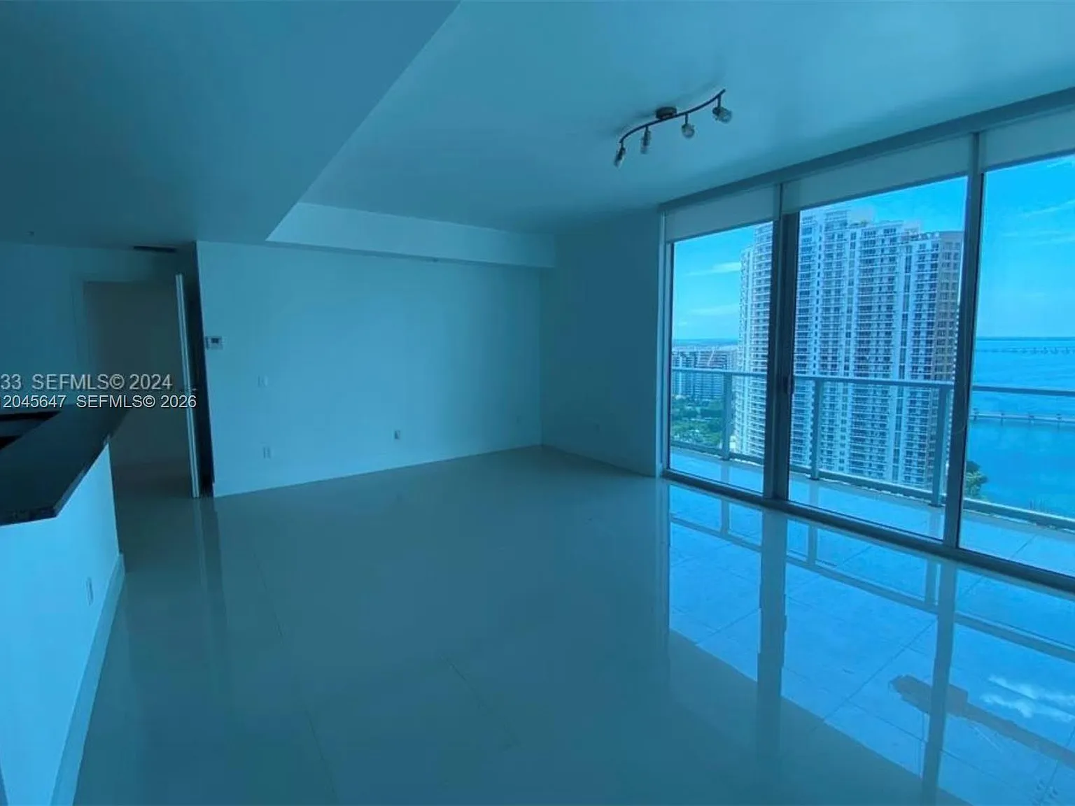 2 bed, 1050 sqft, $3,699 — Photo 3
