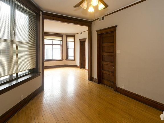 5th image of 2523 N California Ave #O1