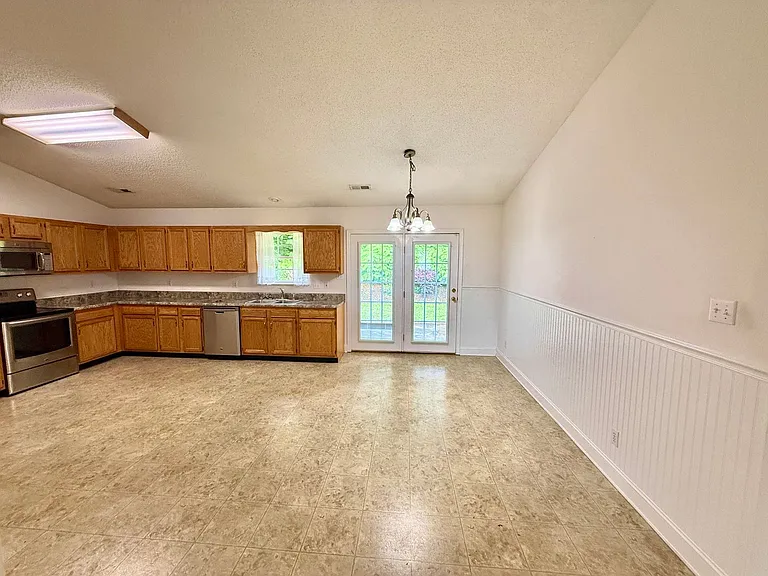 1909 Rommel Dr — Photo 6