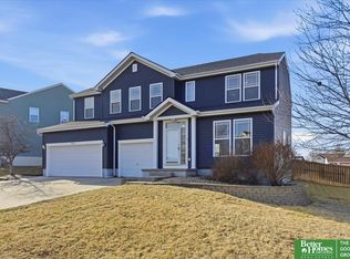 2102 Sunburst Dr, Papillion, NE 68046